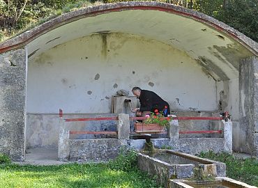 Izvor pitke vode na stazi 5 Izvora Istre Izvor pitke vode na stazi 5 Izvora Istre