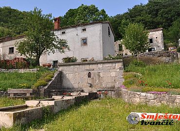 Izvor pitke vode Podgaće u Istri Izvor pitke vode Podgaće u Istri