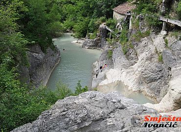Kraški fenomen u kanjonu rijeke Mirne Kraški fenomen u kanjonu rijeke Mirne