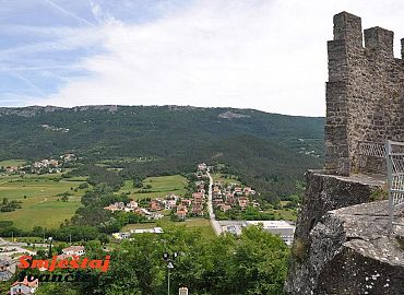 Pogled na Ćićariju sa starog grada Buzeta Pogled na Ćićariju sa starog grada Buzeta