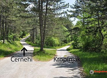 Raskrižje Černehi - Kropinjak. Na raskrižju skrenite lijevo. Raskrizje Cernehi - Kropinjak