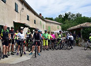 Zajednička fotka prije polaska ispred smještaja Ivančić Zajednička fotka prije polaska ispred smještaja Ivančić