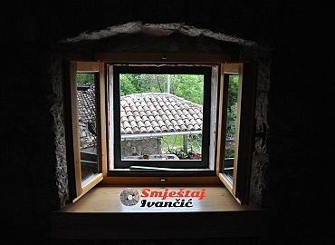 Pogled na sjenicu Pogled na sjenicu